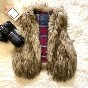 🌎 American Eagle Outfitters Vest